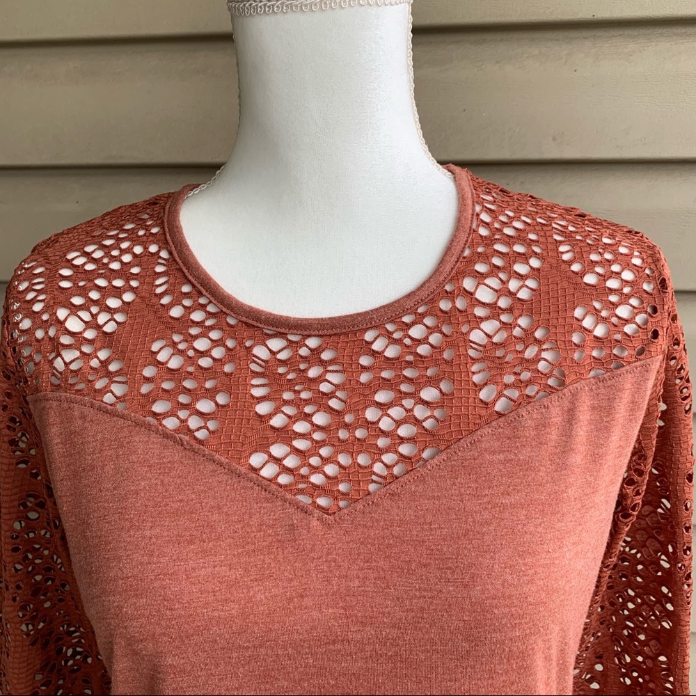 •Simply Noelle• Long Sleeve Eyelet Embellished Top - Size S/M (8-10) - Picture 3 of 10